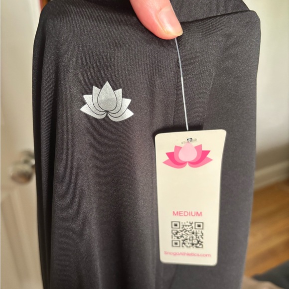 Snoga Cropped Legging with Side Tie Skirt - Picture 3 of 3